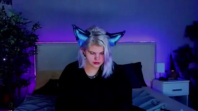 JoannLowe online show from December 14, 11:34 pm