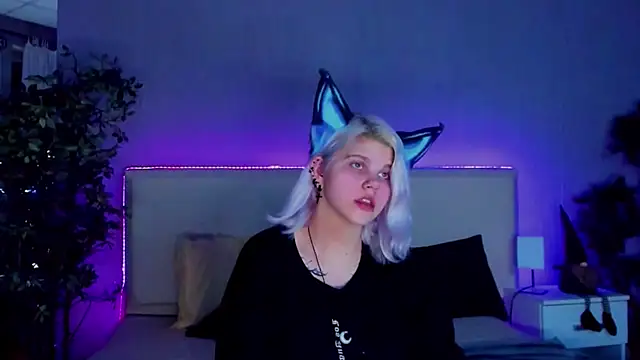 JoannLowe online show from December 20, 8:55 pm