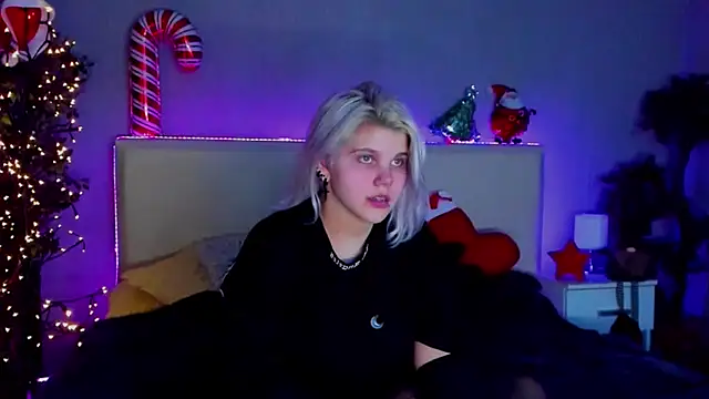 JoannLowe online show from December 29, 8:15 pm