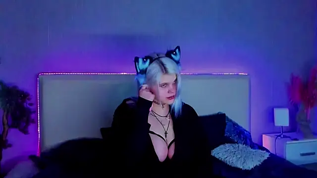 JoannLowe online show from February 22, 8:31 pm