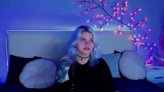 JoannLowe online show from September 30, 8:14 pm