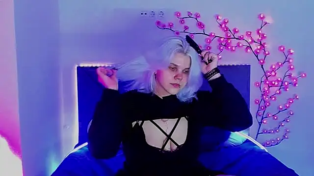 JoannLowe online show from April 28, 6:46 pm
