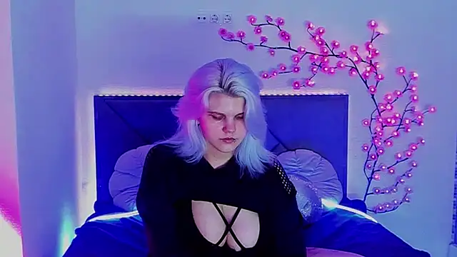 JoannLowe online show from May 11, 7:22 pm