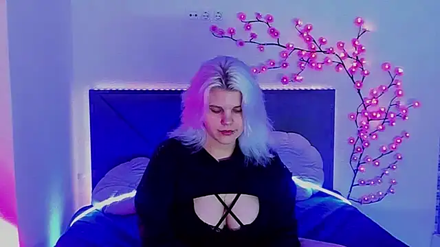 JoannLowe online show from May 13, 7:22 pm