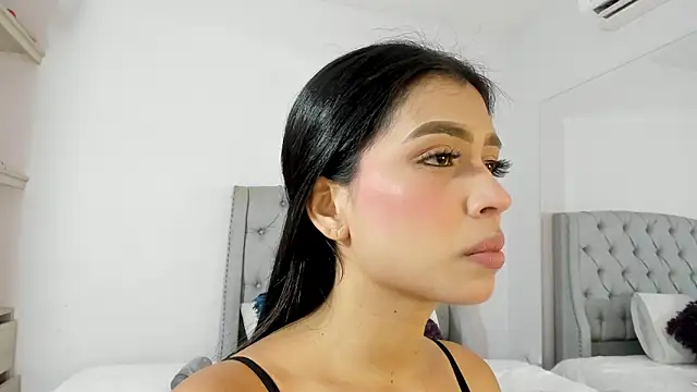 TianaReedd online show from October 2, 12:45 pm