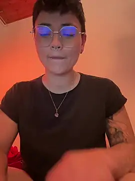 Ashley Chriss online show from January 8, 9:00 am