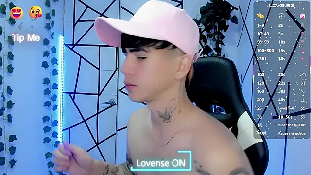 Snapshot of Tayson_Rivers chatting on June 1, 12:34 am Tayson Rivers online show from June 1, 12:34 am