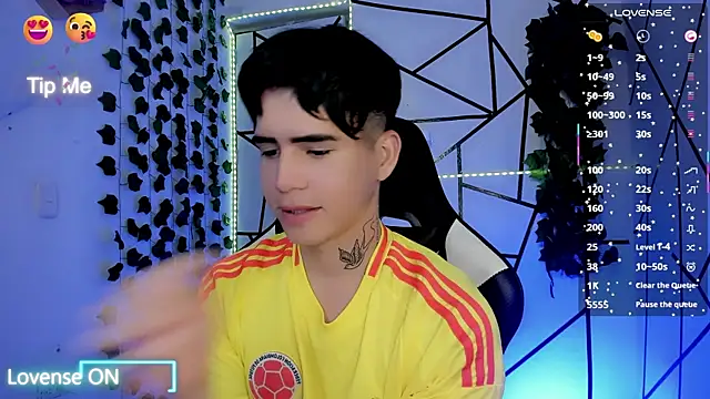 Snapshot of Tayson_Rivers chatting on June 13, 12:30 am Tayson Rivers online show from June 13, 12:30 am