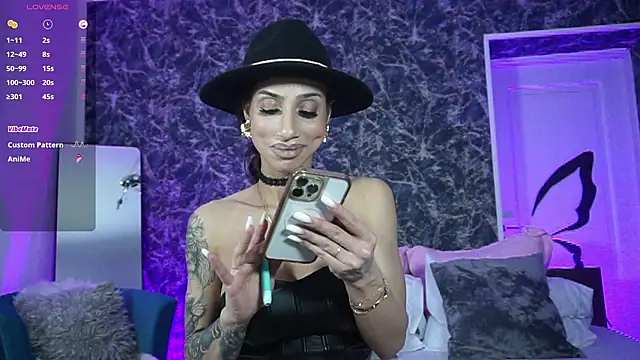 BrianaGolddenn online show from February 11, 5:51 pm