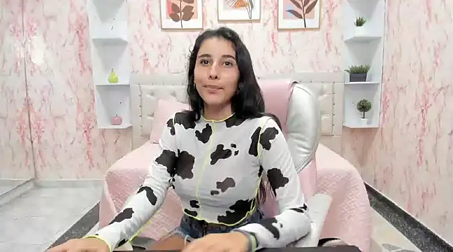 VICTORIA HOUSTON online show from December 2, 9:35 am