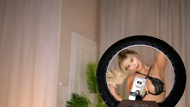 Snapshot of AdelineKing chatting on September 10, 1:38 am AdelineKing online show from September 10, 1:38 am