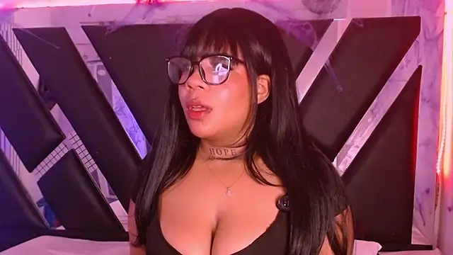 Snapshot of MelannyTylor chatting on October 8, 5:27 am MelannyTylor online show from October 8, 5:27 am