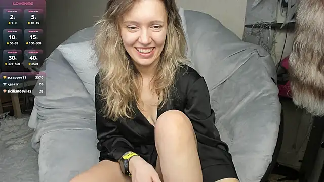 foxy blond online show from March 22, 9:34 am