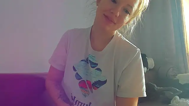 foxy blond online show from May 1, 12:15 am