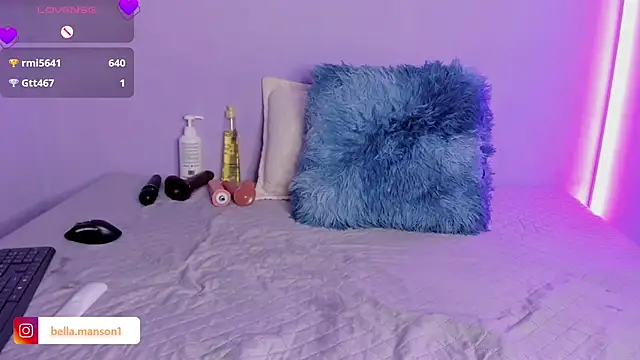 Snapshot of Bella_Manson_ chatting on February 4, 10:34 pm Bella Manson online show from February 4, 10:34 pm