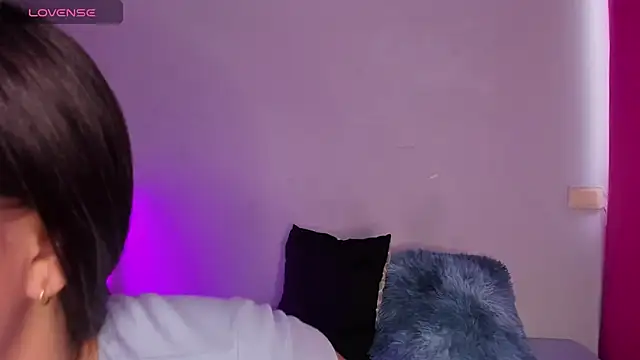 Snapshot of Bella_Manson_ chatting on March 22, 7:31 pm Bella Manson online show from March 22, 7:31 pm