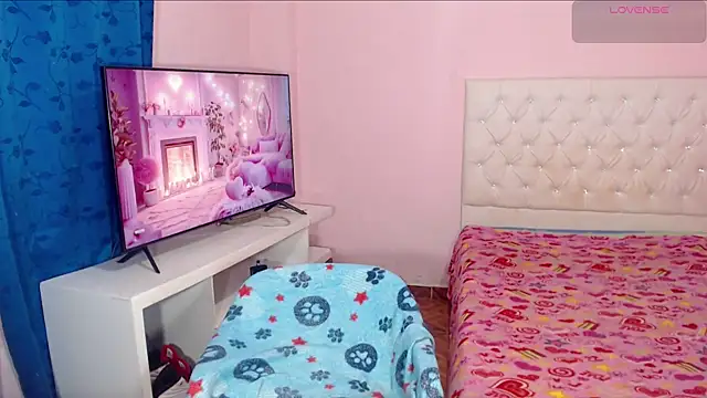 DannaDocell online show from March 8, 3:56 pm