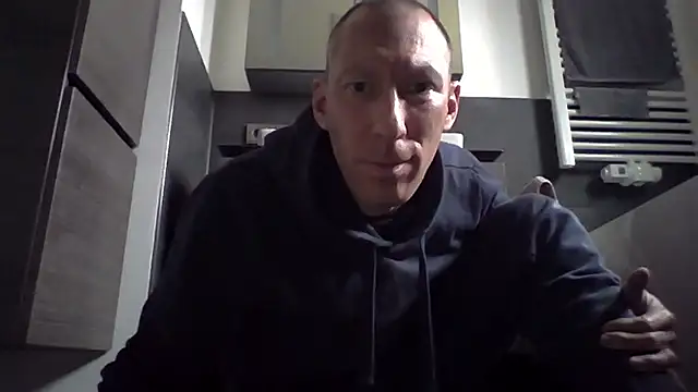 Snapshot of JAK-81 chatting on March 17, 7:23 am JAK-81 online show from March 17, 7:23 am