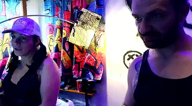 Snapshot of KRYZTALYNXXX chatting on December 8, 1:47 pm KRYZTALYNXXX online show from December 8, 1:47 pm