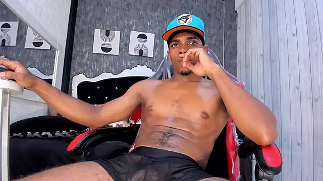 Snapshot of Jack_Muscles69_ chatting on February 21, 1:11 am Jack Muscles69 online show from February 21, 1:11 am