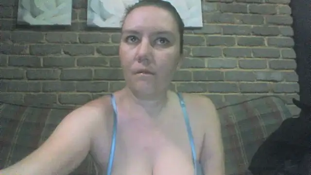 Snapshot of EksJouneMwah chatting on May 17, 1:51 pm EksJouneMwah online show from May 17, 1:51 pm