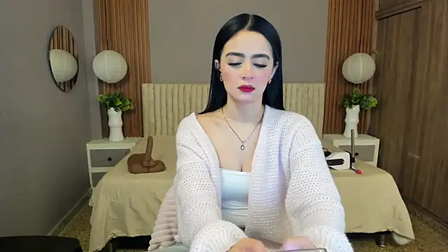 Snapshot of EsmeraldaLindsey chatting on January 10, 9:05 pm EsmeraldaLindsey online show from January 10, 9:05 pm