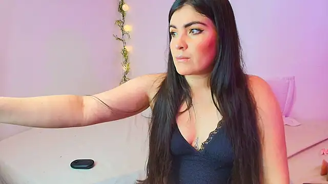 Snapshot of Amara_vega chatting on April 21, 12:00 pm Amara vega online show from April 21, 12:00 pm