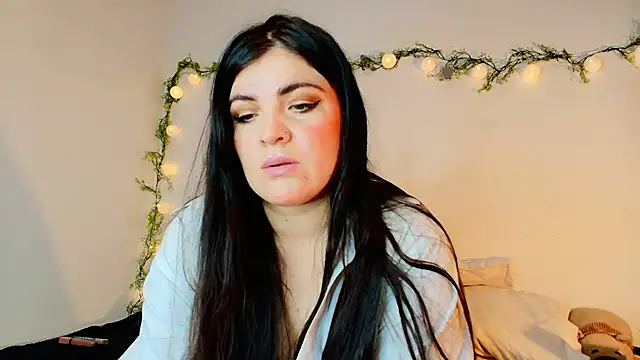 Snapshot of Amara_vega chatting on May 15, 10:11 am Amara vega online show from May 15, 10:11 am