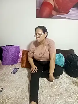 skarleth001 online show from December 28, 4:08 am