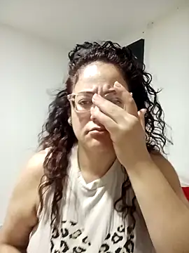 skarleth001 online show from January 5, 4:04 am