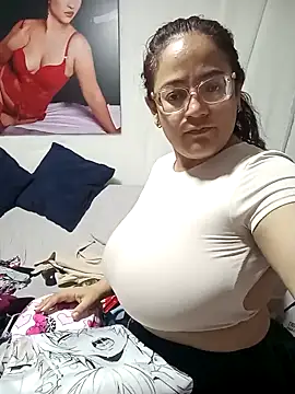 skarleth001 online show from January 18, 12:46 am