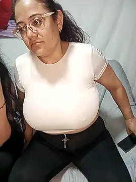 skarleth001 online show from January 18, 6:56 am