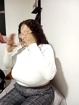 skarleth001 online show from January 29, 4:15 am