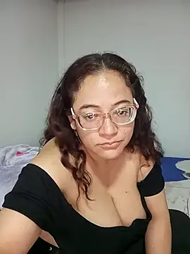 skarleth001 online show from February 14, 5:41 am