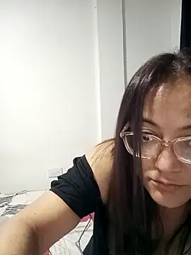 skarleth001 online show from February 24, 5:11 am