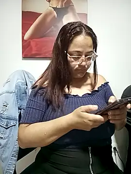 skarleth001 online show from March 5, 4:24 am