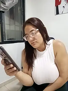 skarleth001 online show from March 6, 8:08 am