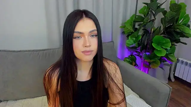 Snapshot of sexyangeloux chatting on April 11, 9:52 pm sexyangeloux online show from April 11, 9:52 pm