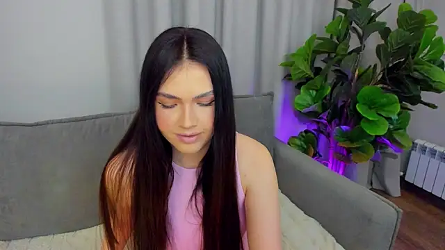 Snapshot of sexyangeloux chatting on April 12, 7:52 pm sexyangeloux online show from April 12, 7:52 pm