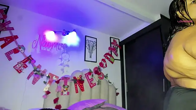 NaomiAsha online show from February 25, 11:33 pm