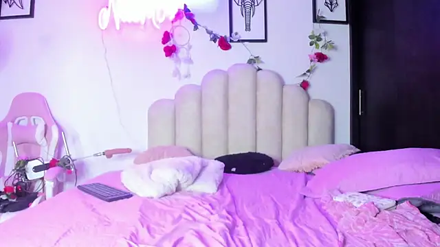 NaomiAsha online show from March 18, 2:36 am