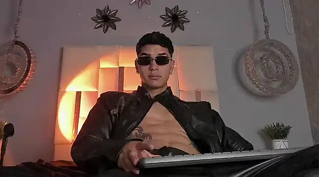 Snapshot of AndyPalmer_ chatting on December 21, 2:58 pm AndyPalmer online show from December 21, 2:58 pm