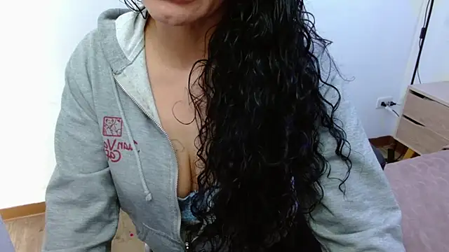 Snapshot of AlexandraJones_ chatting on October 4, 1:20 pm AlexandraJones  online show from October 4, 1:20 pm