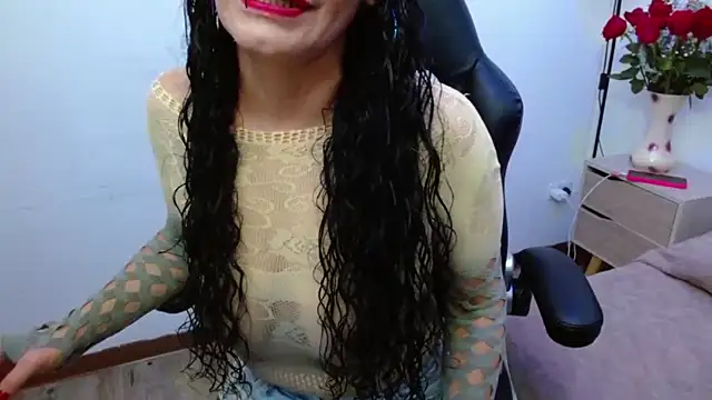 Snapshot of AlexandraJones_ chatting on October 5, 1:48 am AlexandraJones  online show from October 5, 1:48 am