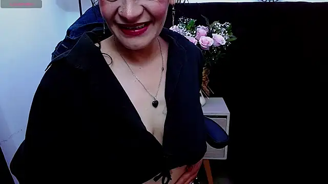 Snapshot of AlexandraJones_ chatting on November 2, 3:53 am AlexandraJones  online show from November 2, 3:53 am