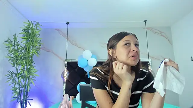 Snapshot of AngelaaCute_ chatting on October 1, 12:11 pm AngelaaCute online show from October 1, 12:11 pm