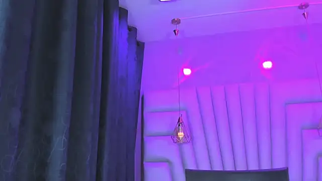 Snapshot of AngelaaCute_ chatting on April 1, 12:17 pm AngelaaCute online show from April 1, 12:17 pm