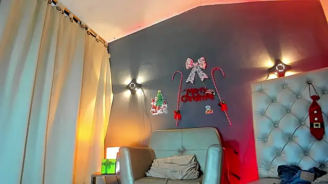 Snapshot of HerculesWheeler chatting on December 6, 9:24 pm HerculesWheeler online show from December 6, 9:24 pm