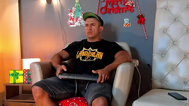 Snapshot of HerculesWheeler chatting on December 24, 2:01 pm HerculesWheeler online show from December 24, 2:01 pm