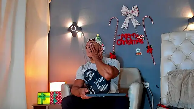 Snapshot of HerculesWheeler chatting on December 31, 2:14 pm HerculesWheeler online show from December 31, 2:14 pm